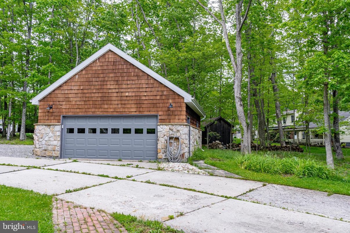 Detached Garage, Exterior