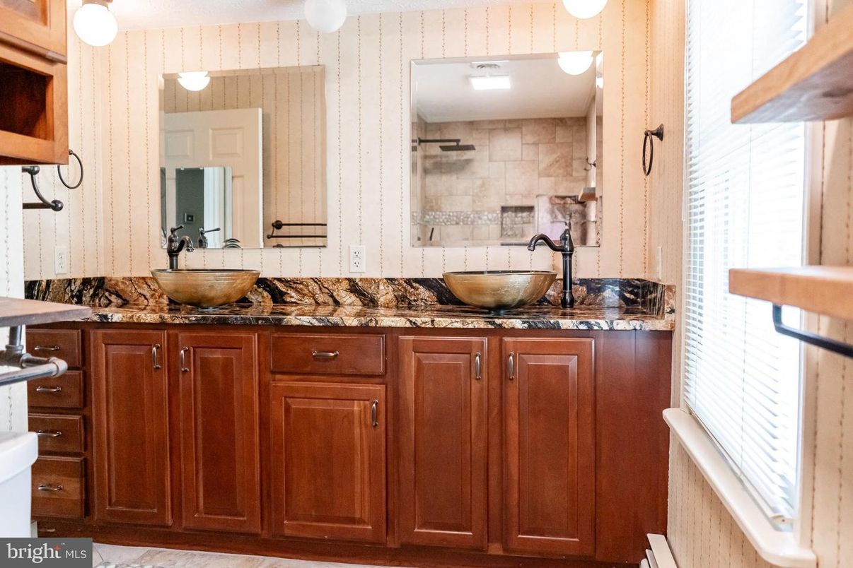 Bathroom, Dual Sink Vanities, Interior