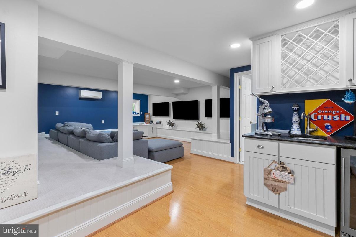 Interior, Recessed Lighting, Wood Texture Flooring