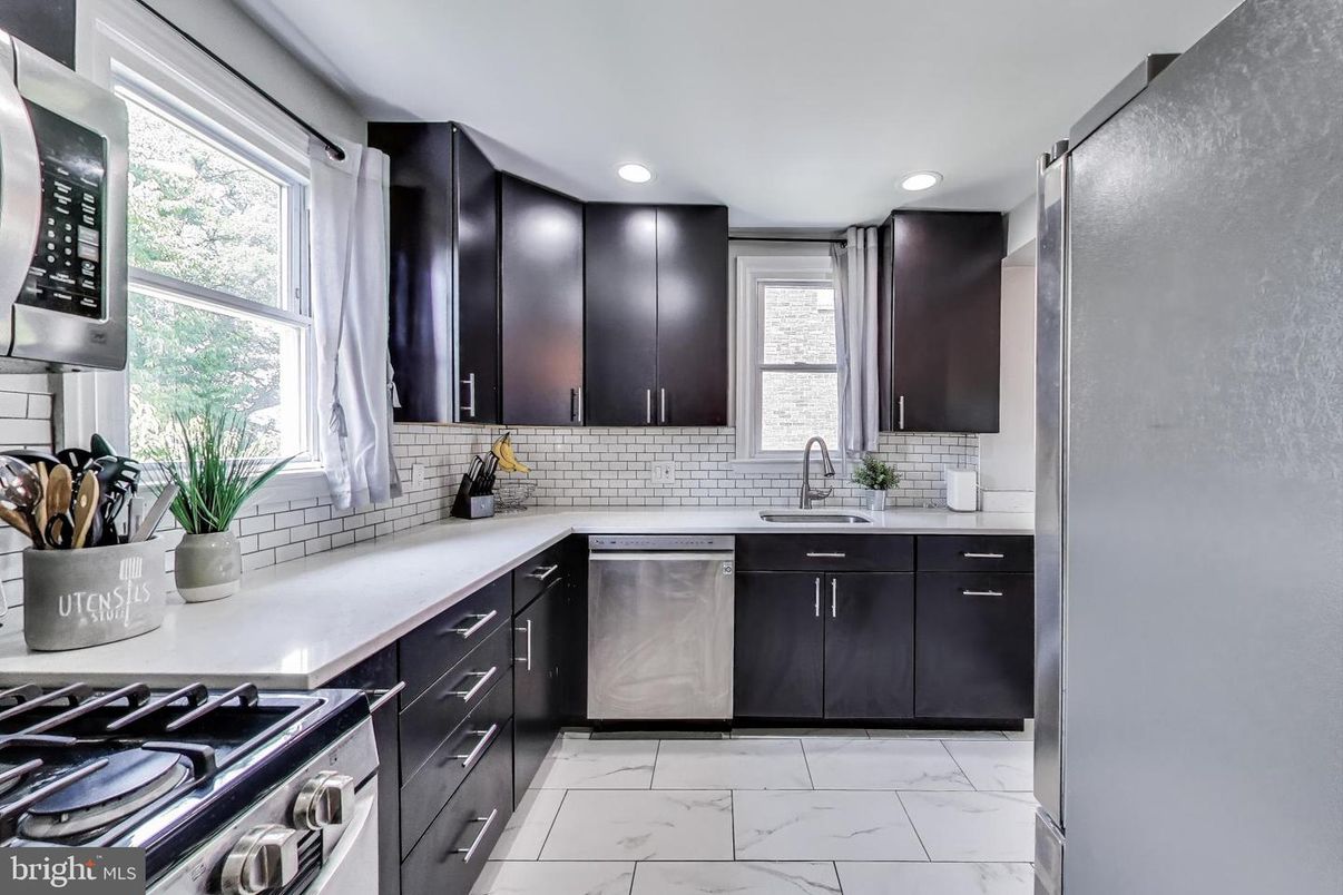 Interior, Kitchen, Marble, Recessed Lighting, Stainless Steel Appliances