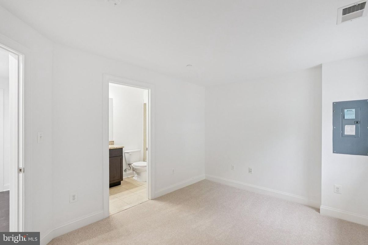 Bathroom, Empty room, Interior