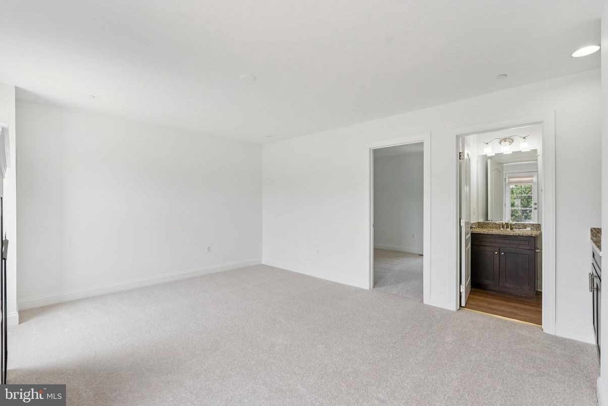 Bathroom, Empty room, Interior, Recessed Lighting