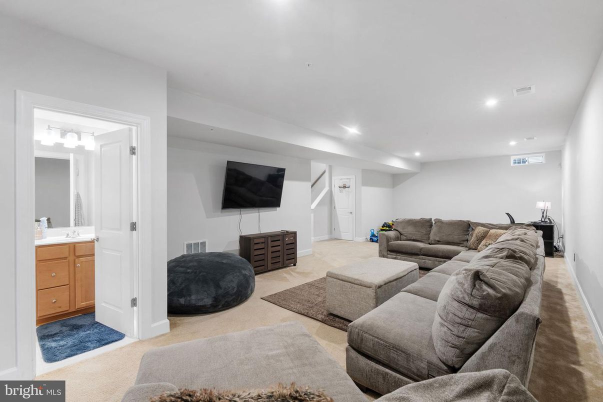 Bathroom, Interior, Living room, Recessed Lighting