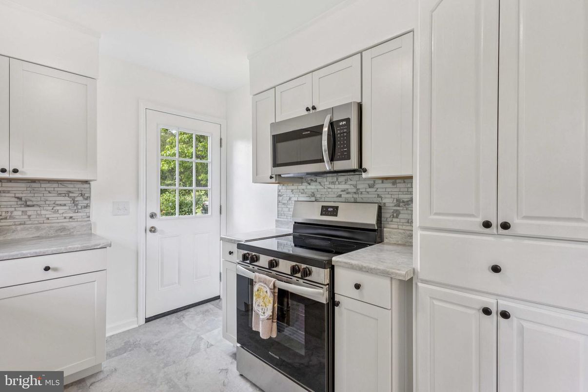 Interior, Kitchen, Marble, Stainless Steel Appliances