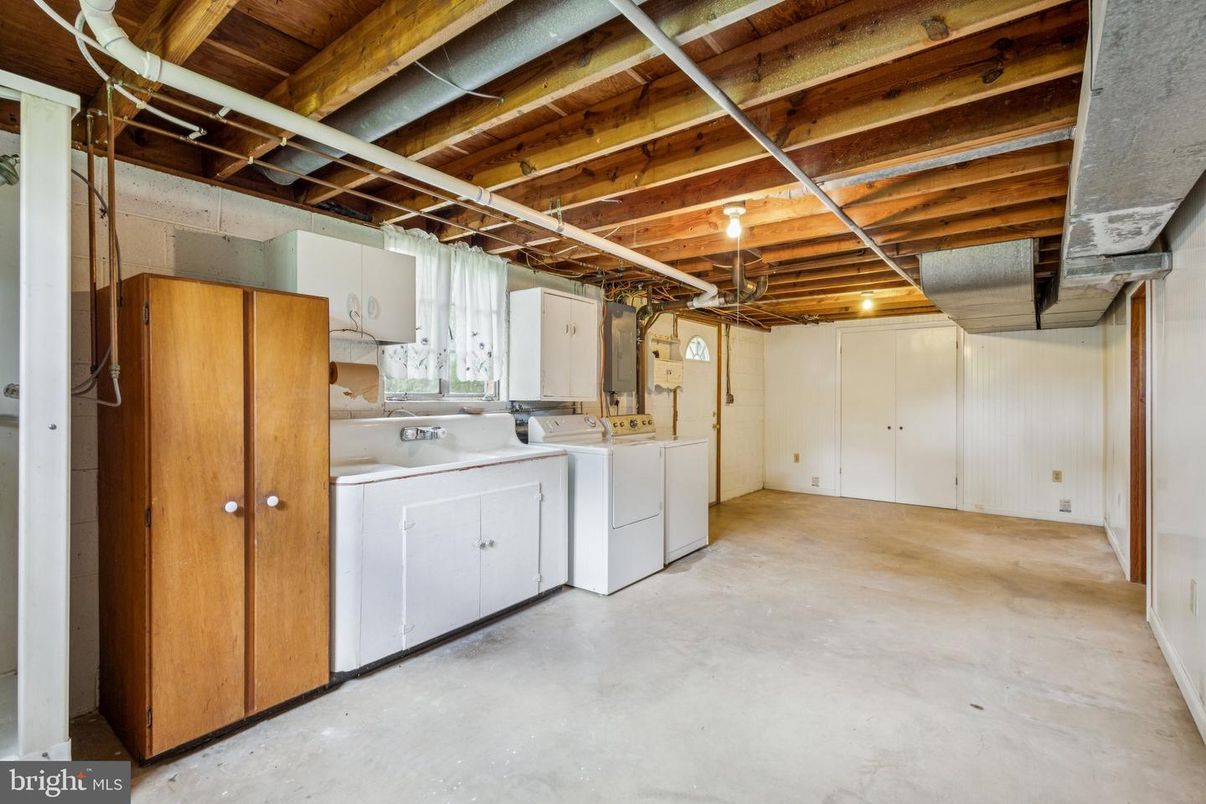 Interior, Washer, Wooden Beams, Wooden Ceilings