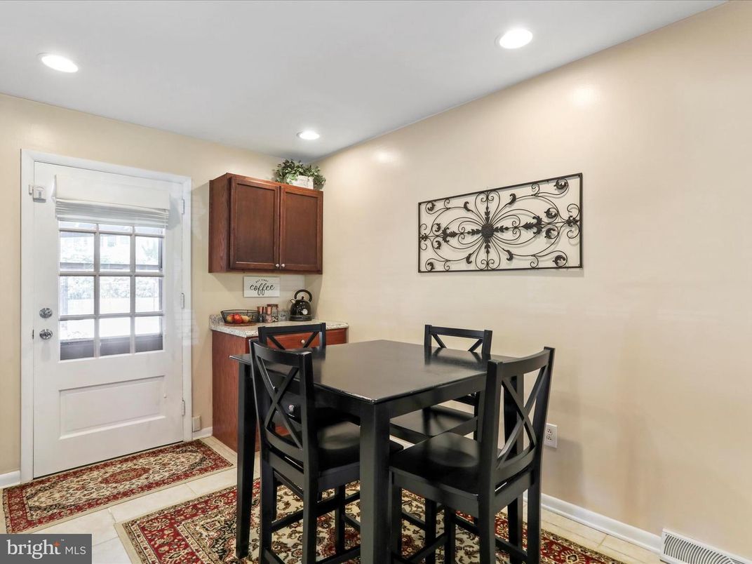 Dining room, Interior, Recessed Lighting