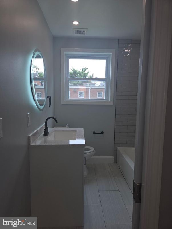 Bathroom, Interior, Recessed Lighting