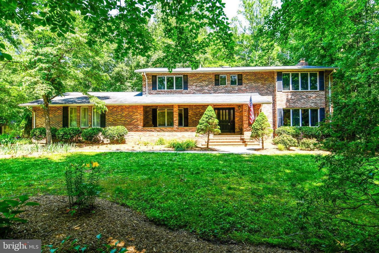 Exterior, Facade, Brick Facade, Split Level