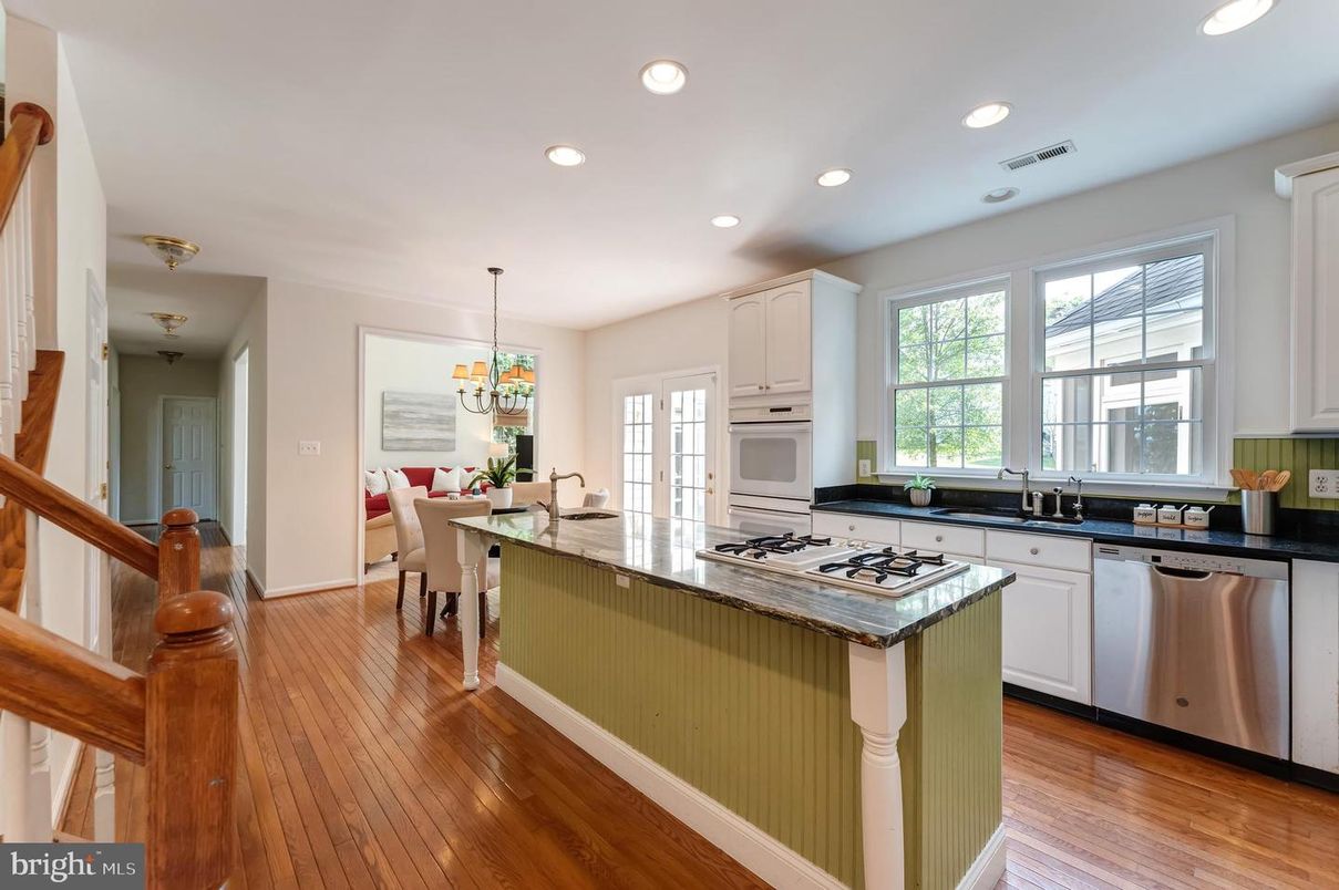 Chandelier, Dining room, Interior, Kitchen, Recessed Lighting, Stainless Steel Appliances, Wood Texture Flooring