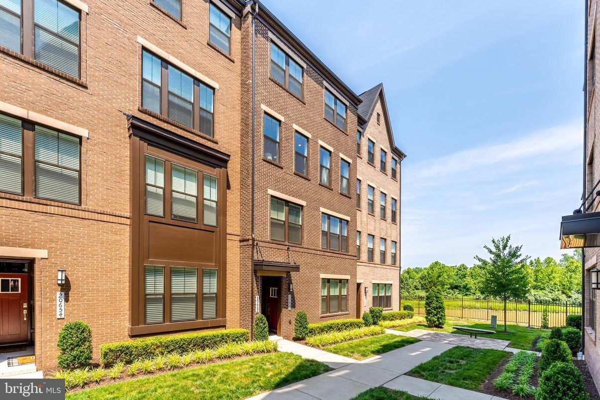 Exterior, Facade, Brick Facade, Rowhouse