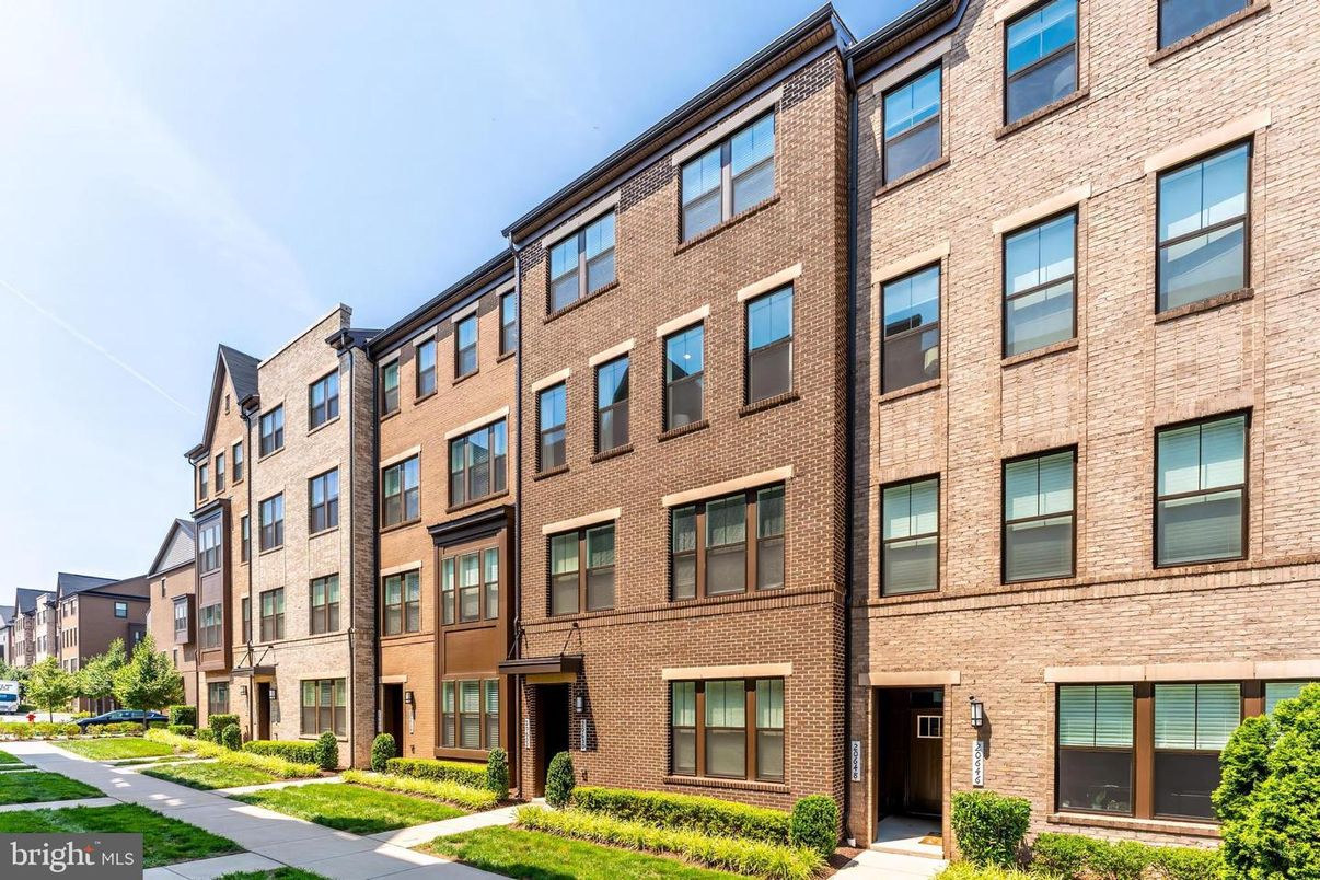 Exterior, Facade, Brick Facade, Rowhouse