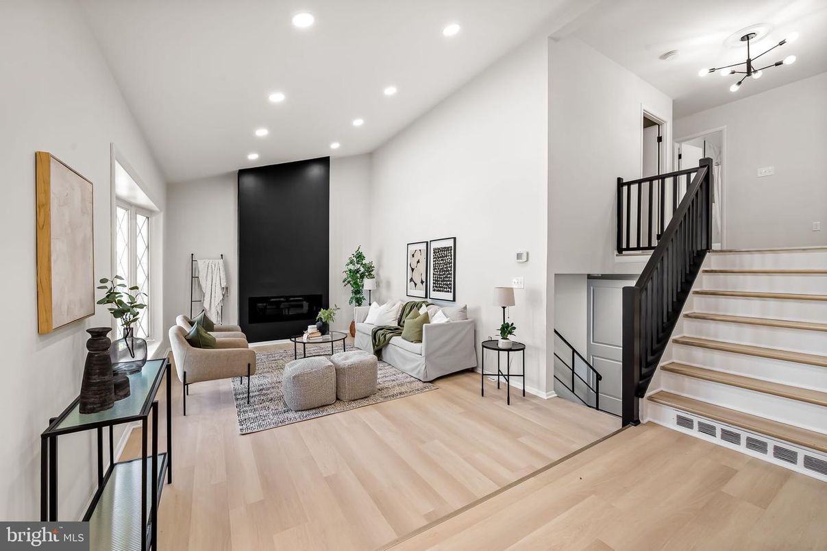 Fireplace, Interior, Living room, Pendant Lights, Recessed Lighting, Wood Texture Flooring
