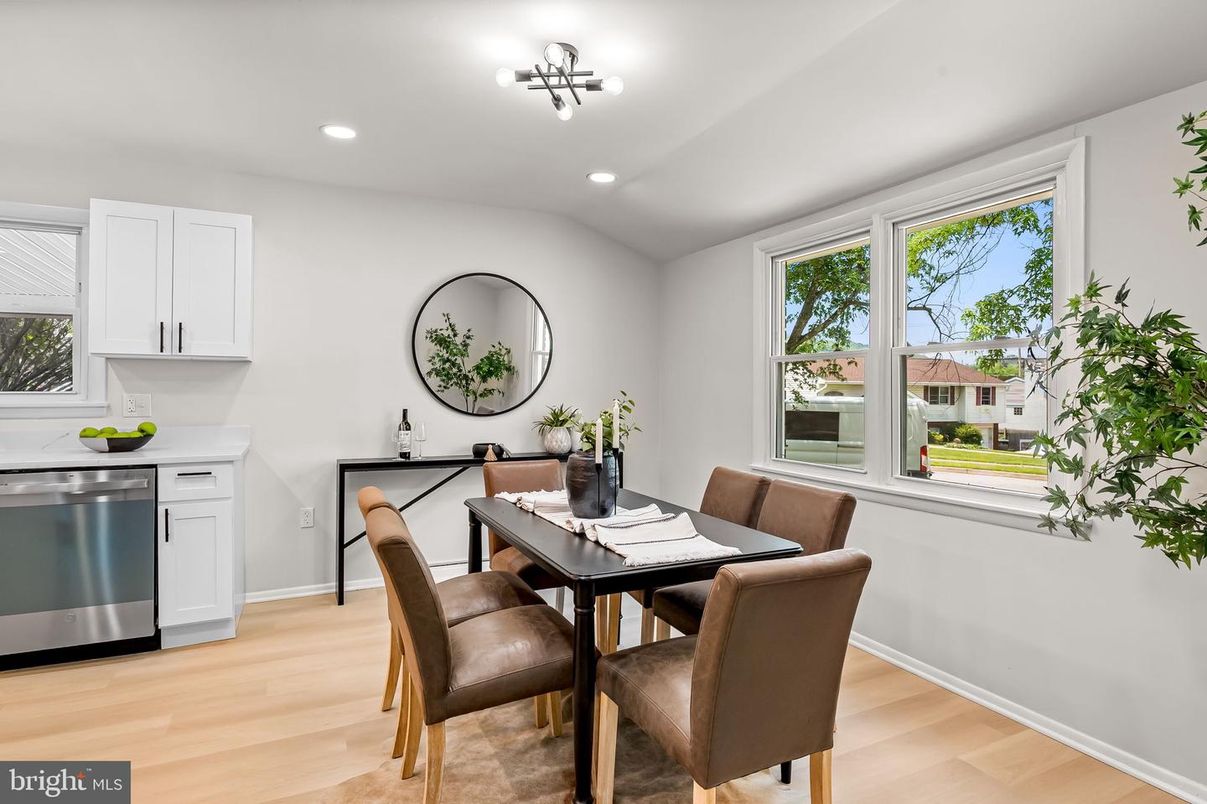 Dining room, Interior, Kitchen, Recessed Lighting, Wood Texture Flooring