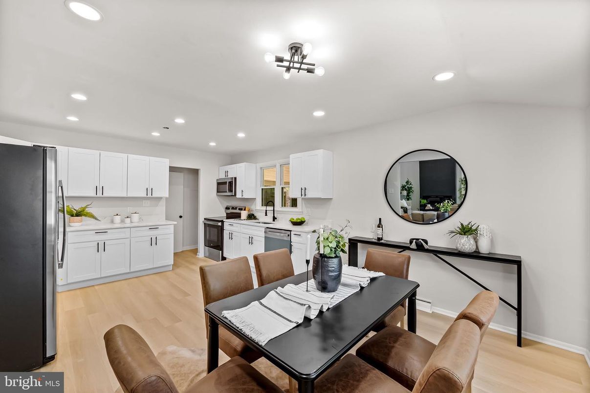 Dining room, Interior, Kitchen, Recessed Lighting, Wood Texture Flooring
