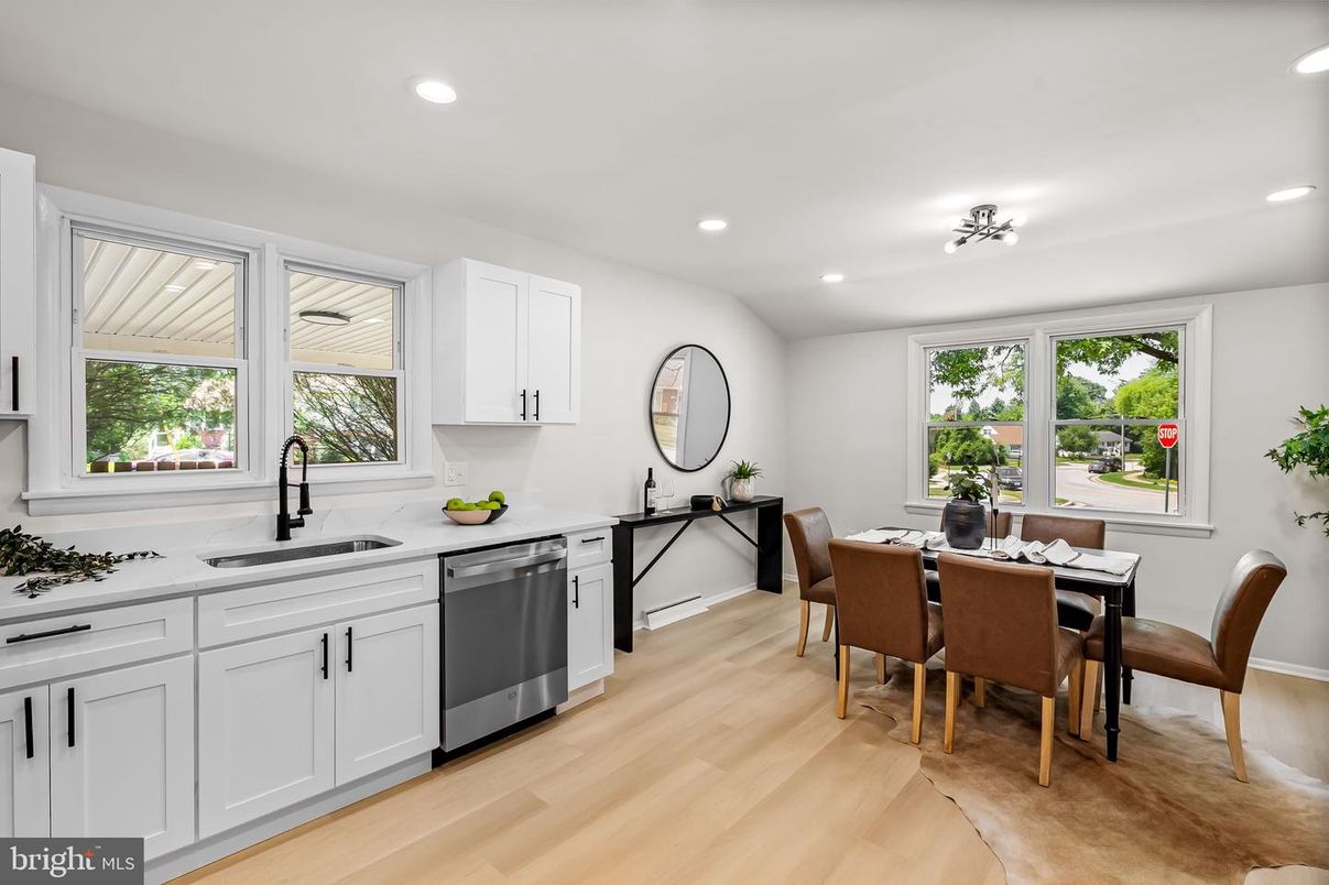 Dining room, Interior, Kitchen, Recessed Lighting, Wood Texture Flooring