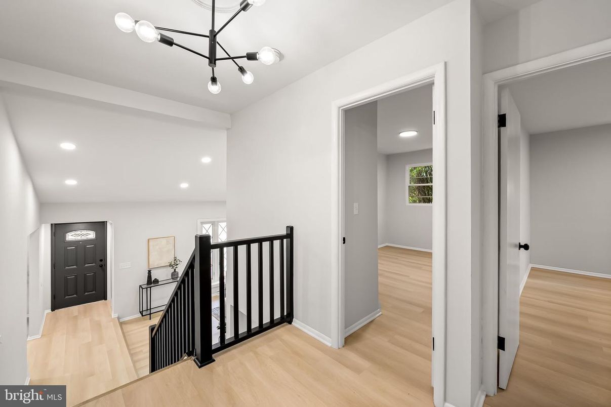 Interior, Pendant Lights, Recessed Lighting, Wood Texture Flooring