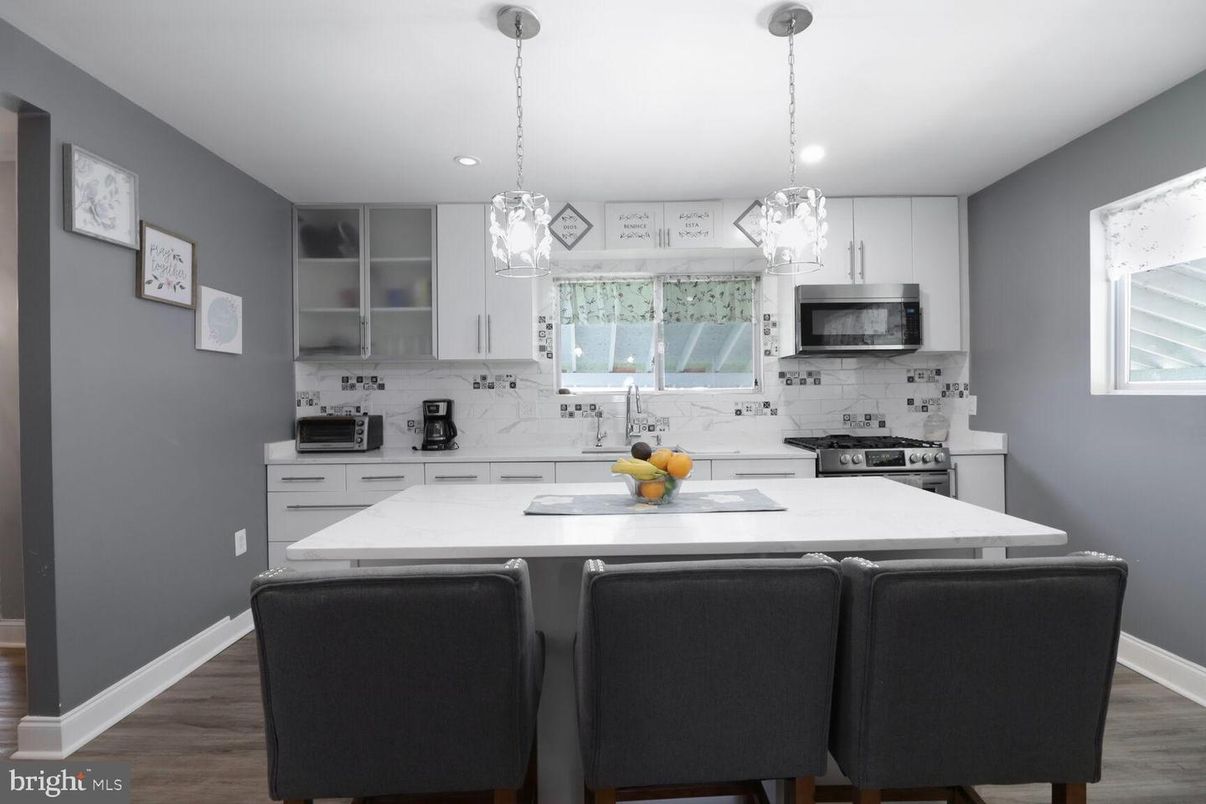 Interior, Kitchen, Pendant Lights, Recessed Lighting, Wood Texture Flooring