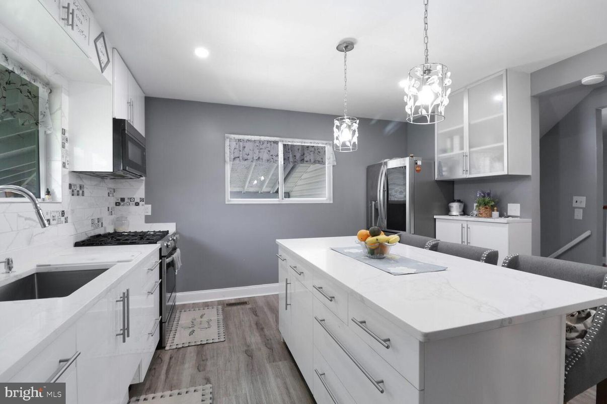 Interior, Kitchen, Pendant Lights, Recessed Lighting, Wood Texture Flooring