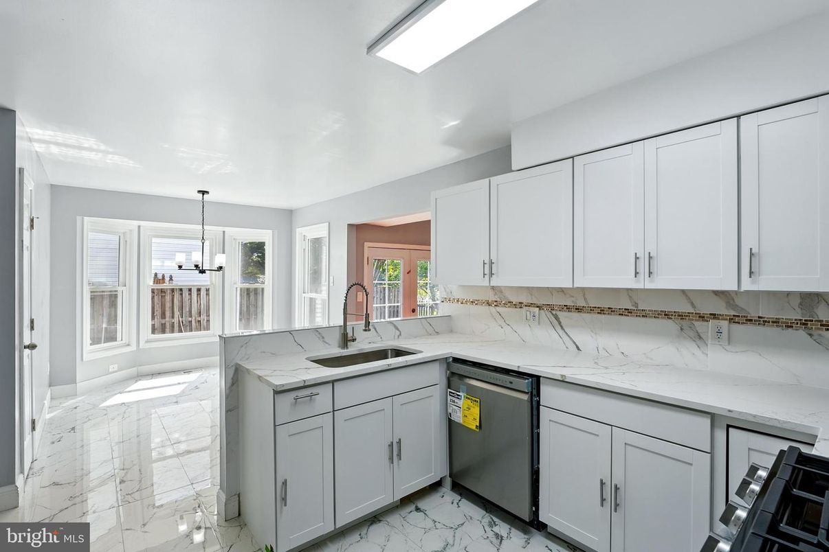 Interior, Kitchen, Marble, Marble Walls, Pendant Lights, Recessed Lighting