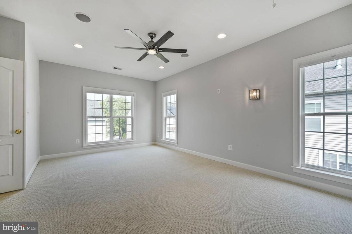 Empty room, Interior, Recessed Lighting