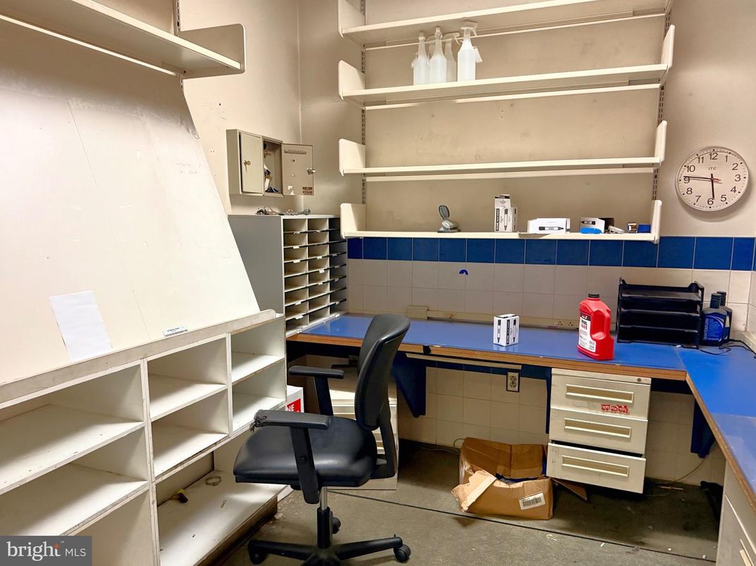 Home Office, Interior