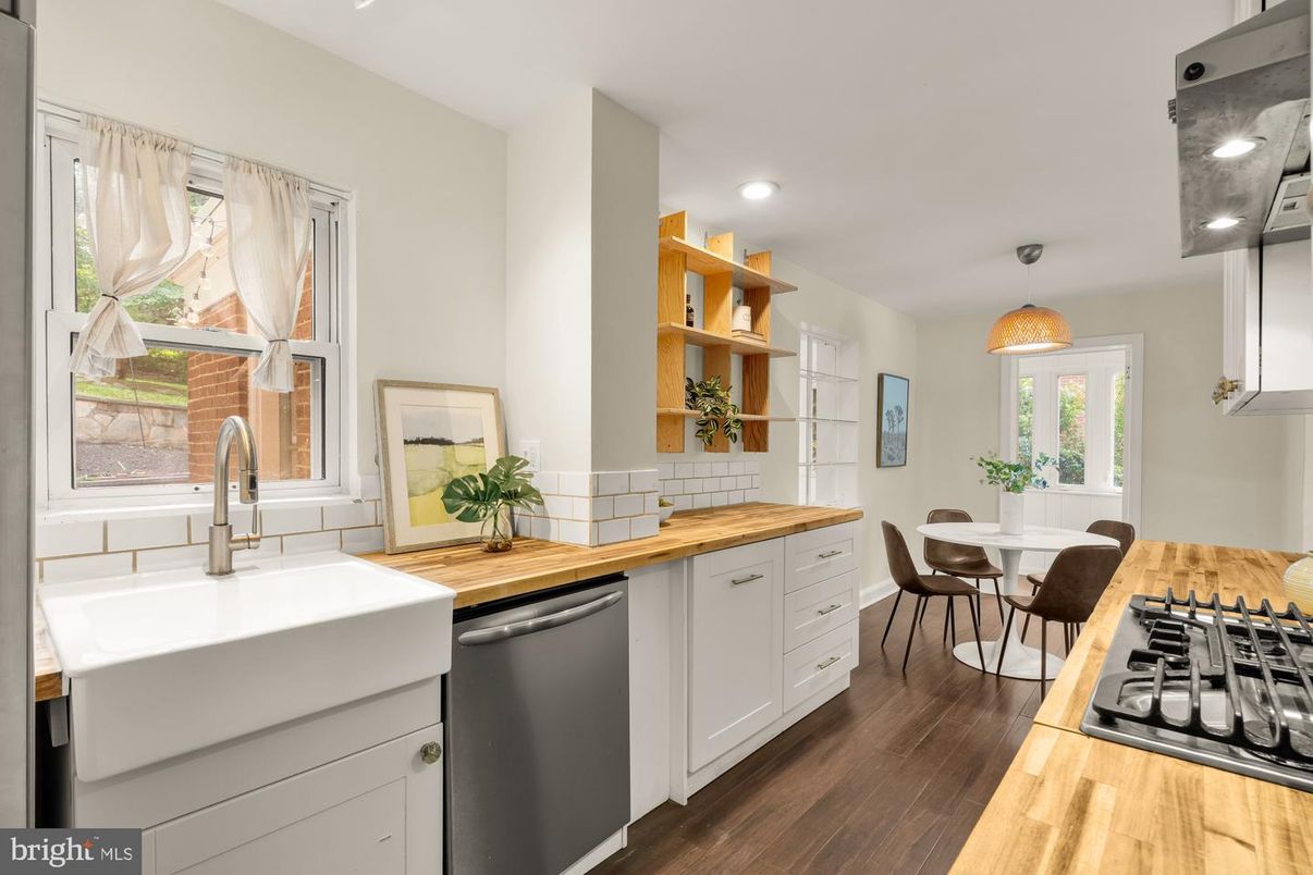 Dining room, Interior, Kitchen, Recessed Lighting, Wood Texture Flooring