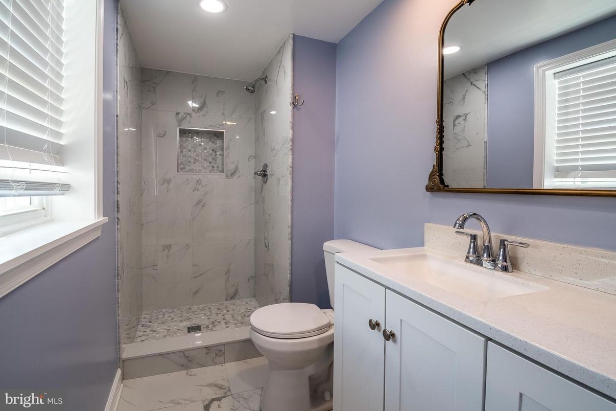 Bathroom, Interior, Marble, Marble Walls, Recessed Lighting