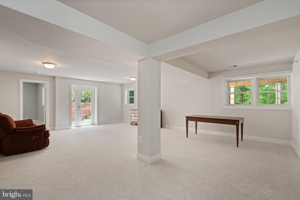 Game Room, Interior
