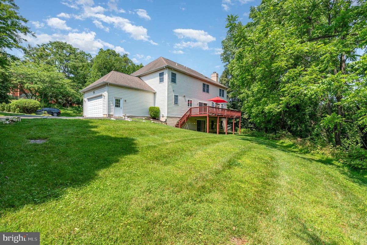 Backyard, Detached Garage, Exterior
