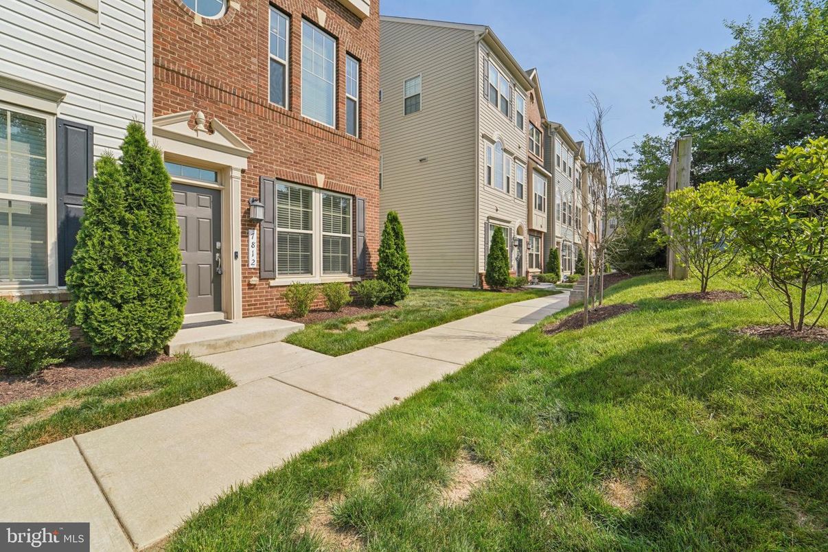 Exterior, Facade, Brick Facade, Rowhouse
