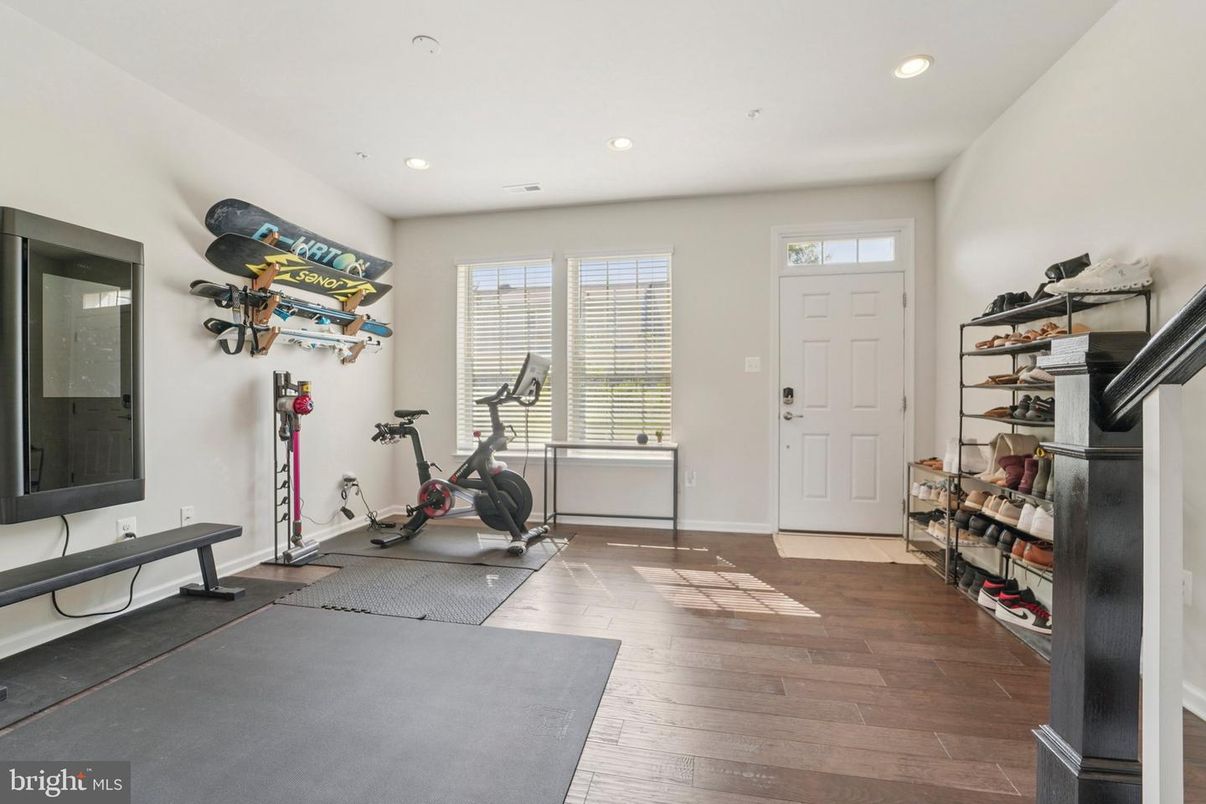 Fitness Equipment, Interior, Recessed Lighting, Wood Texture Flooring