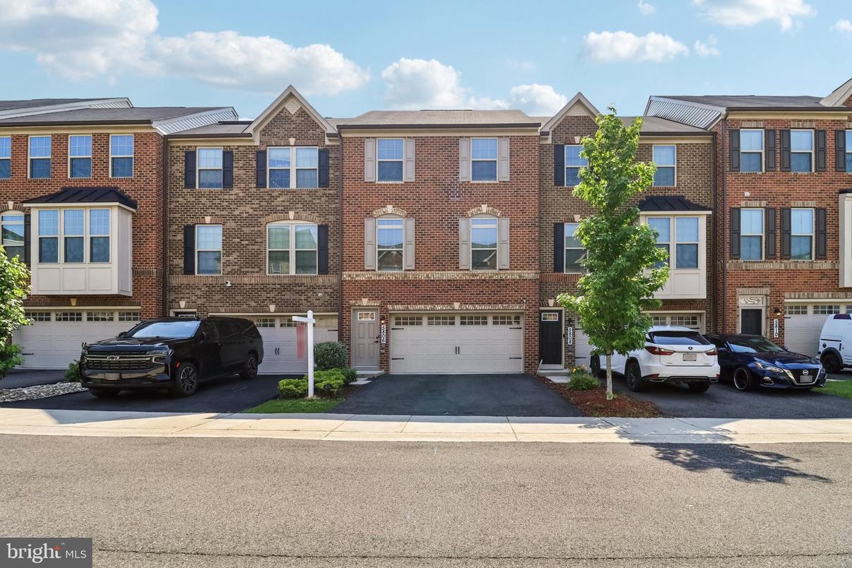 Attached, Exterior, Facade, Brick Facade, Rowhouse
