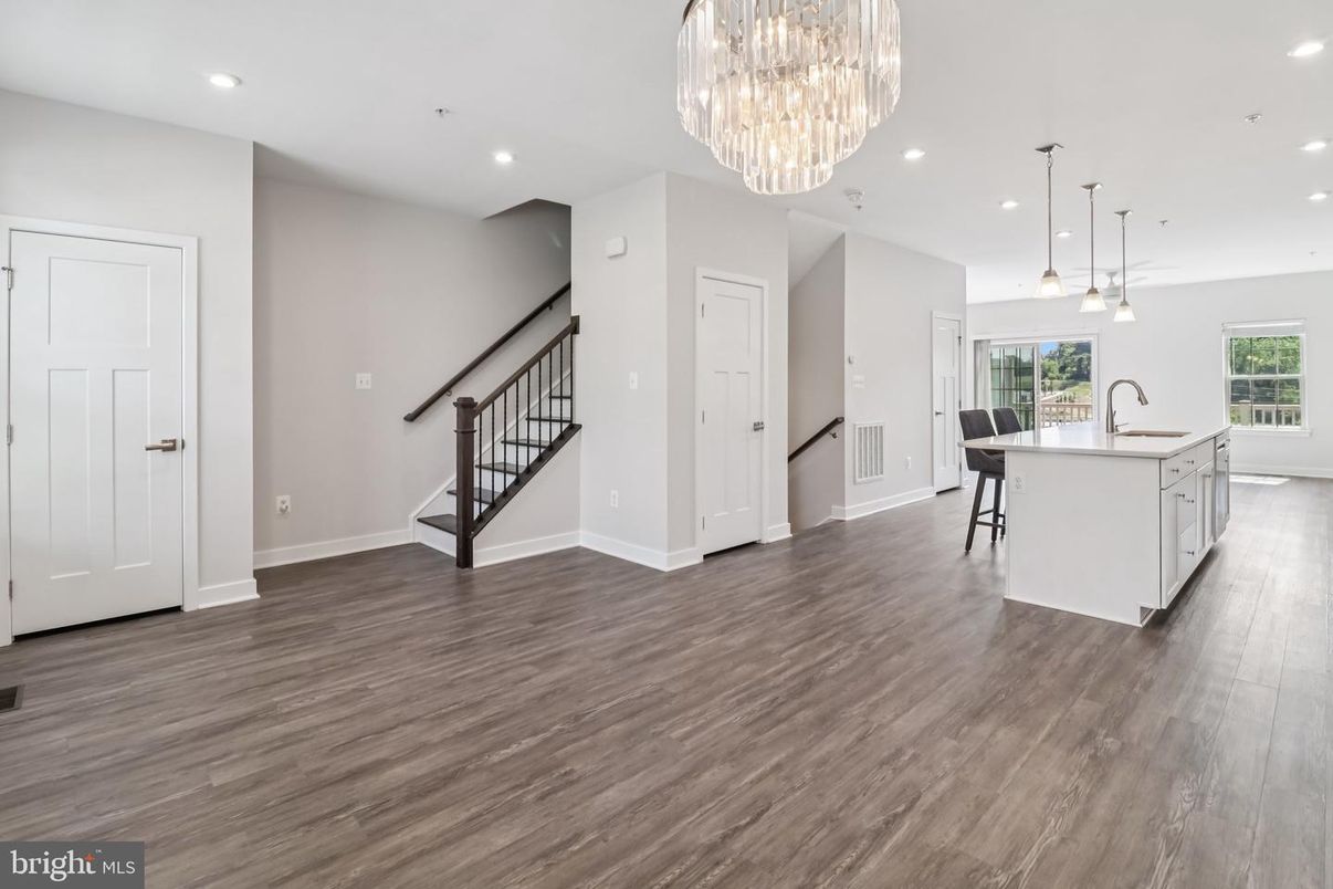 Chandelier, Dining room, Interior, Kitchen, Pendant Lights, Recessed Lighting, Wood Texture Flooring