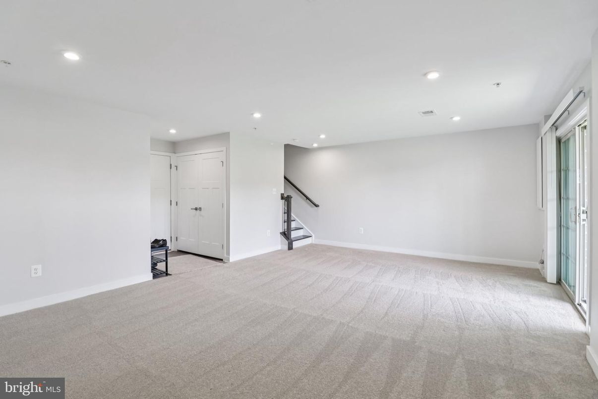 Empty room, Interior, Recessed Lighting