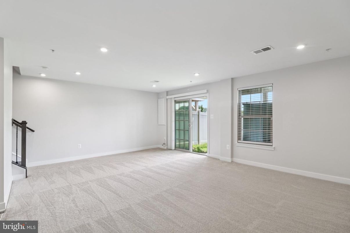 Empty room, Interior, Recessed Lighting