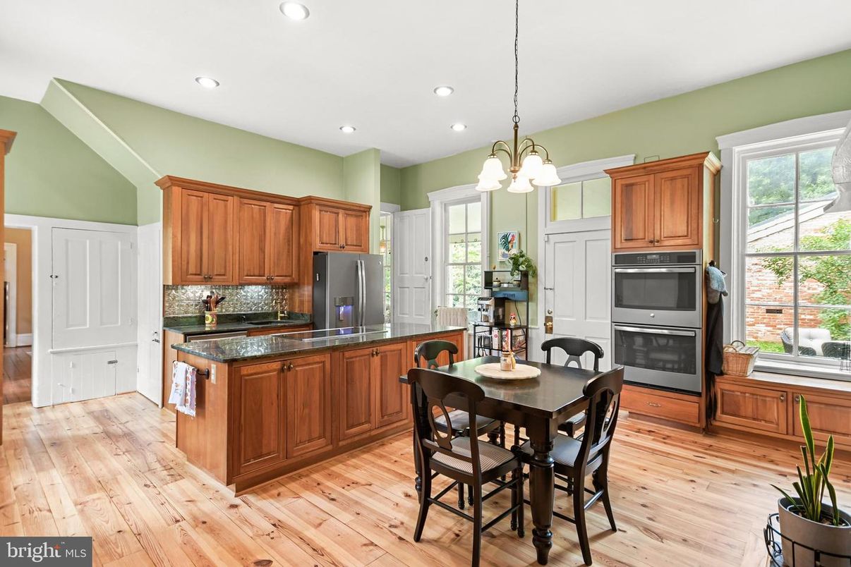 Chandelier, Dining room, Interior, Kitchen, Pendant Lights, Recessed Lighting, Wood Texture Flooring