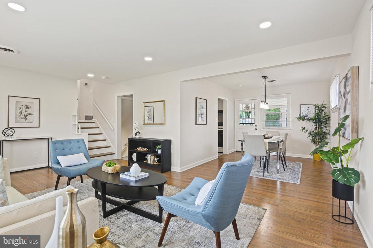 Dining room, Interior, Living room, Pendant Lights, Recessed Lighting, Wood Texture Flooring