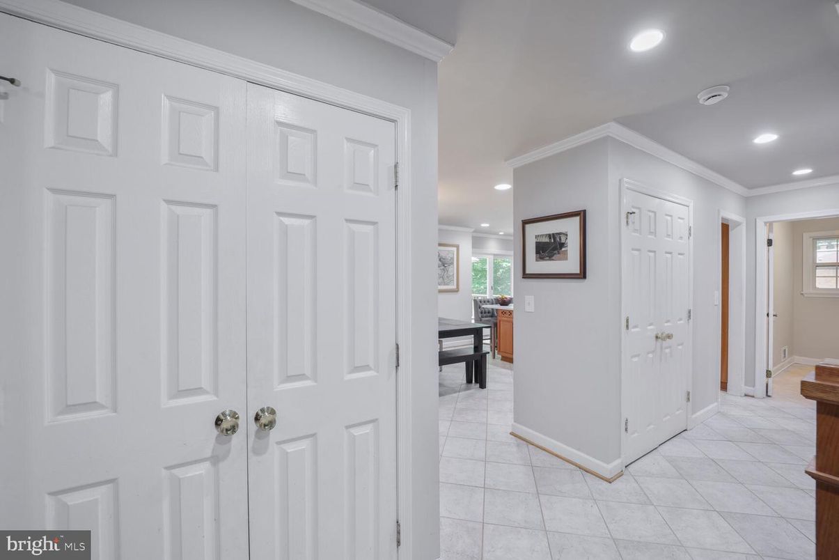 Interior, Piano, Recessed Lighting