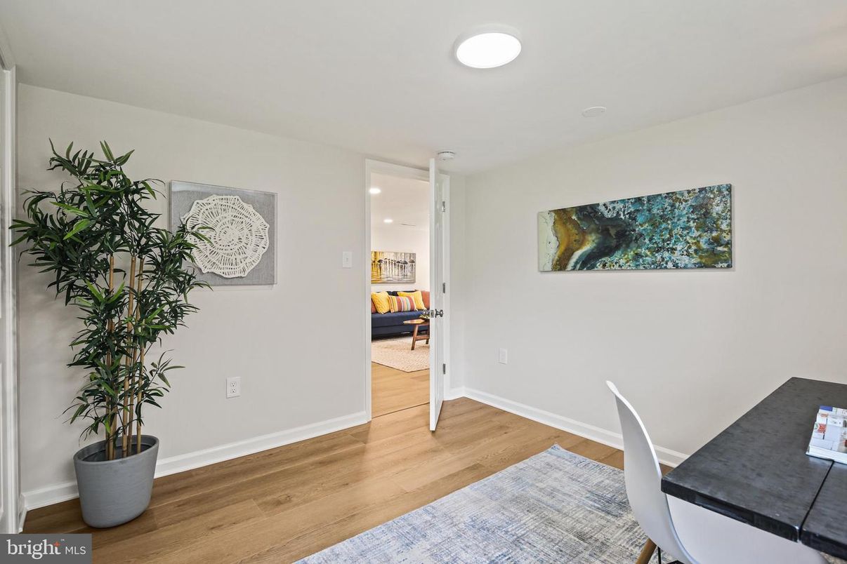 Interior, Recessed Lighting, Wood Texture Flooring
