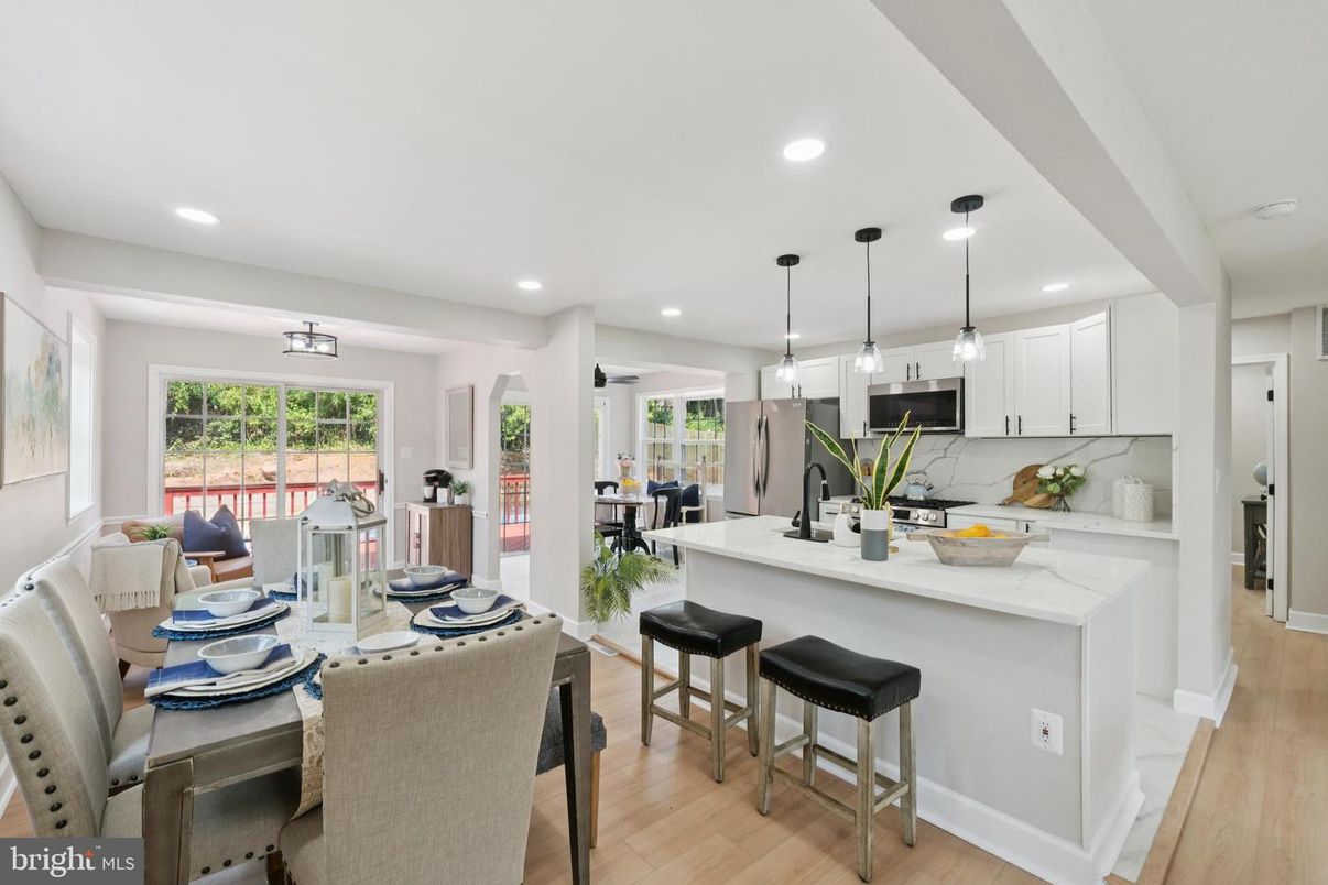 Dining room, Interior, Kitchen, Pendant Lights, Recessed Lighting, Wood Texture Flooring