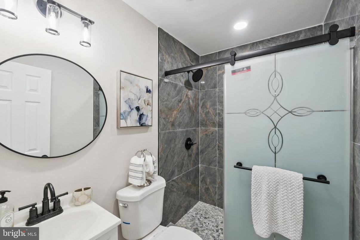 Bathroom, Interior, Recessed Lighting