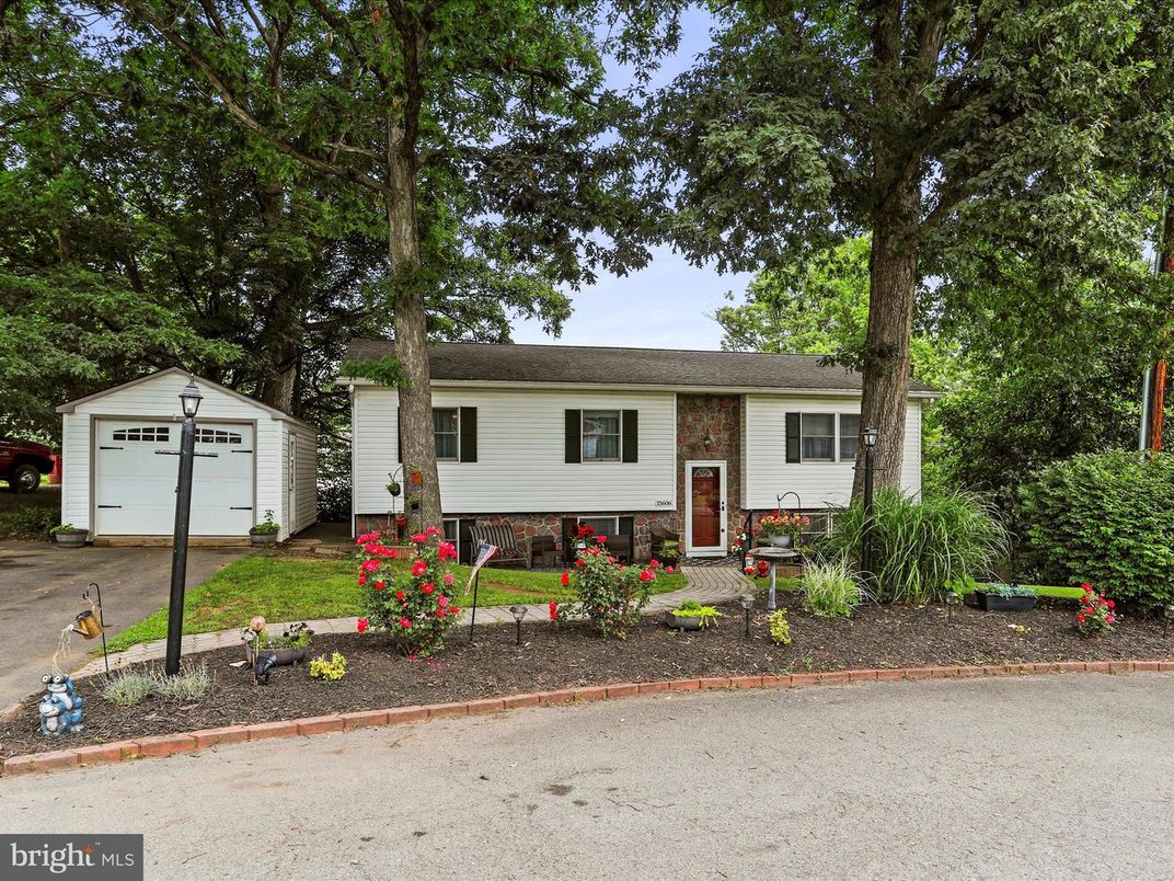 Detached Garage, Exterior