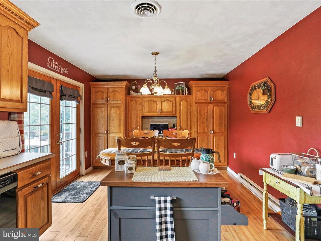 Chandelier, Dining room, Interior, Kitchen, Wood Texture Flooring