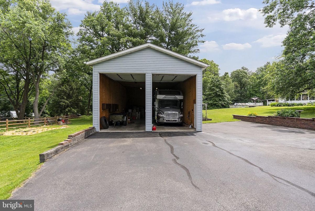 Backyard, Detached Garage, Exterior