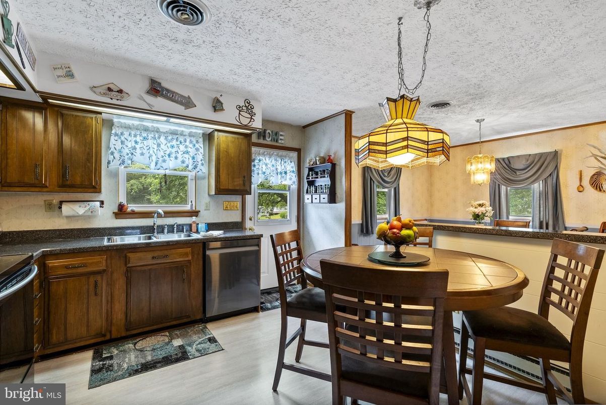 Dining room, Interior, Kitchen, Pendant Lights, Wood Texture Flooring
