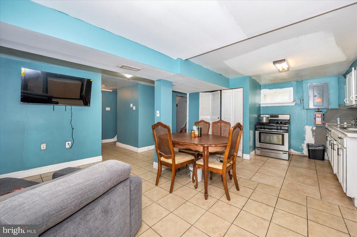Dining room, Interior, Kitchen, Stainless Steel Appliances