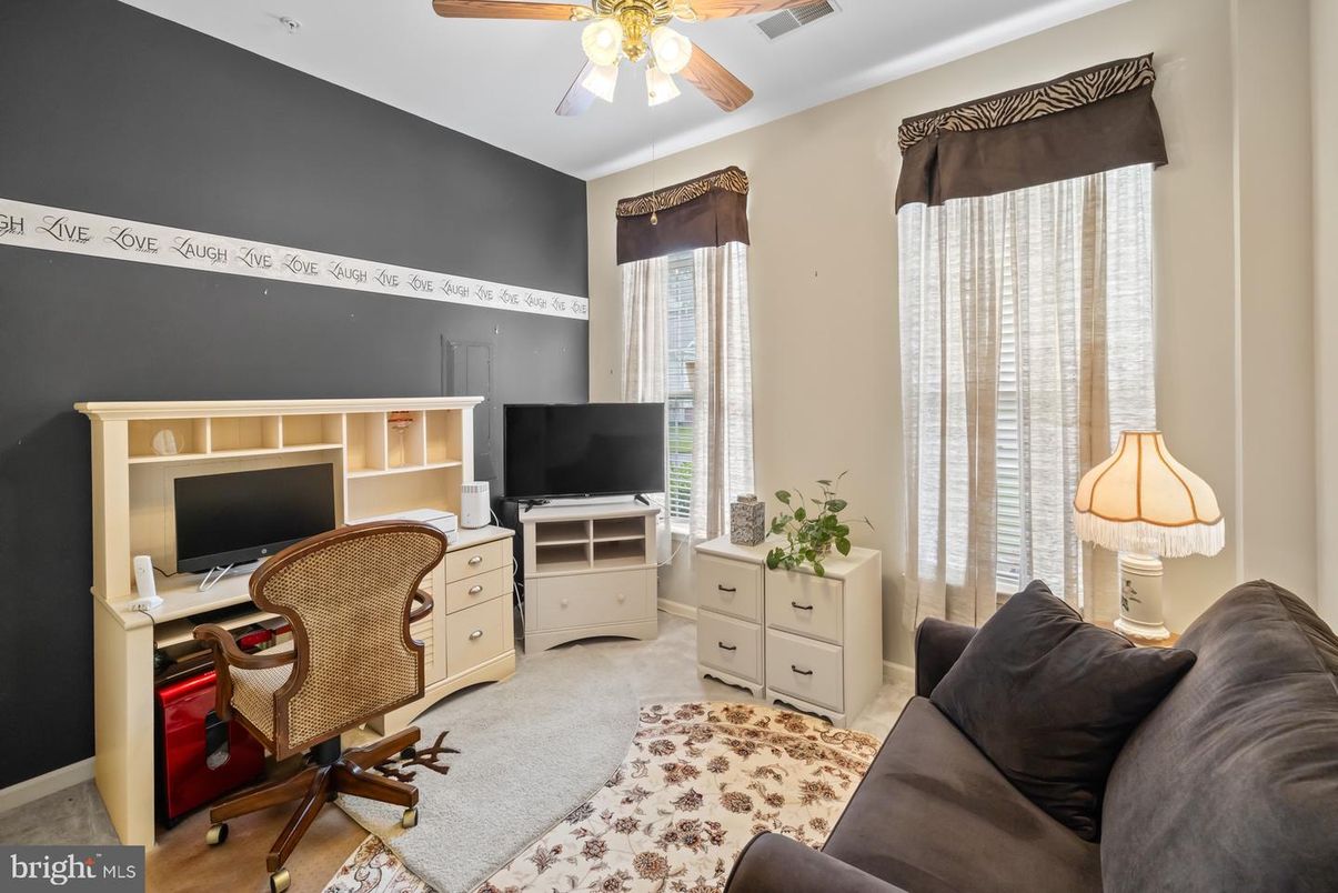 Home Office, Interior