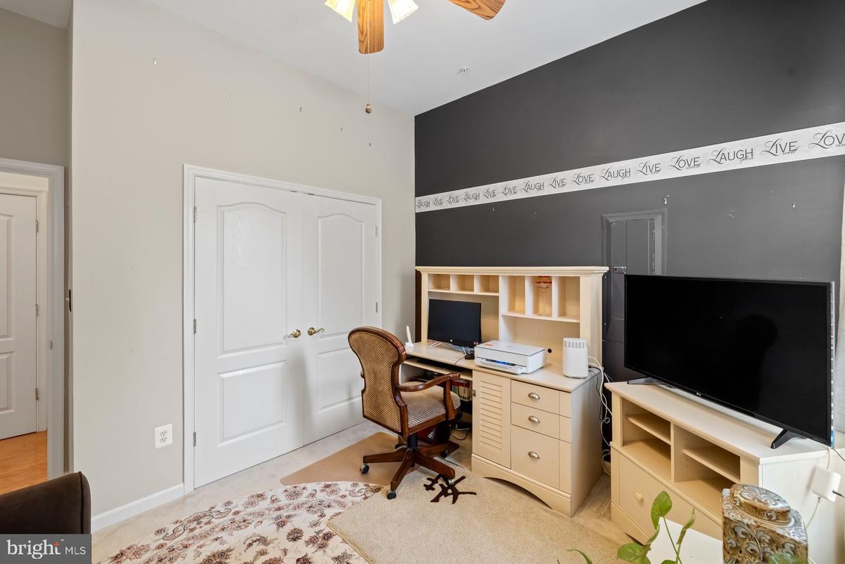 Home Office, Interior