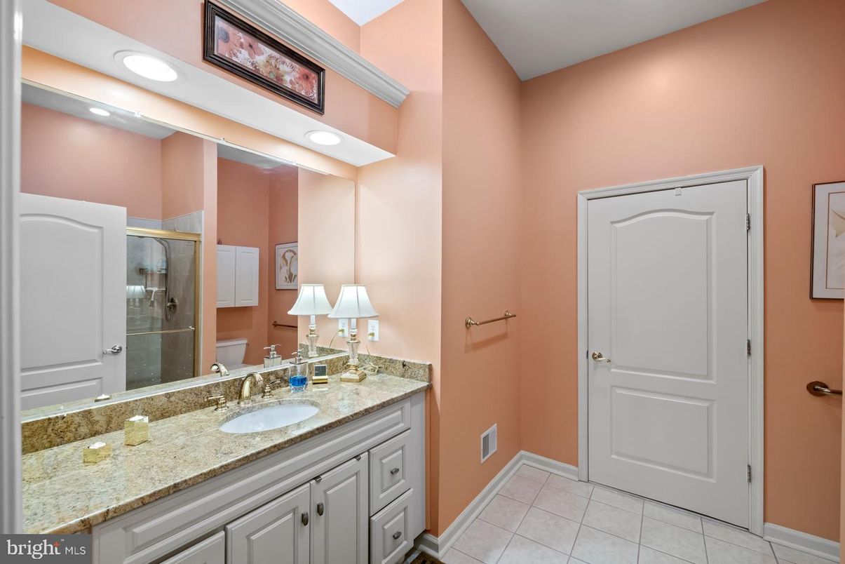 Bathroom, Dual Sink Vanities, Interior, Recessed Lighting