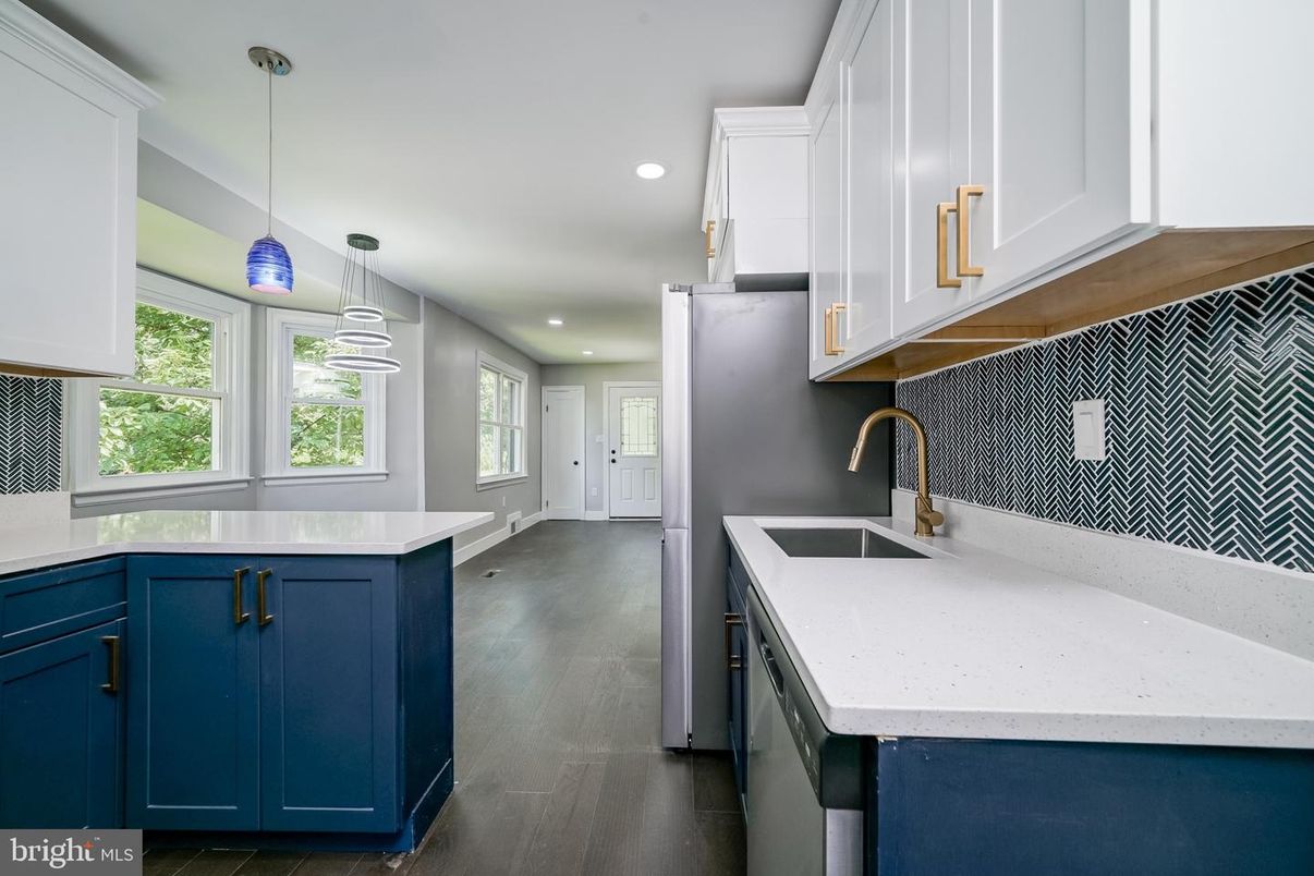 Interior, Kitchen, Pendant Lights, Recessed Lighting, Wood Texture Flooring